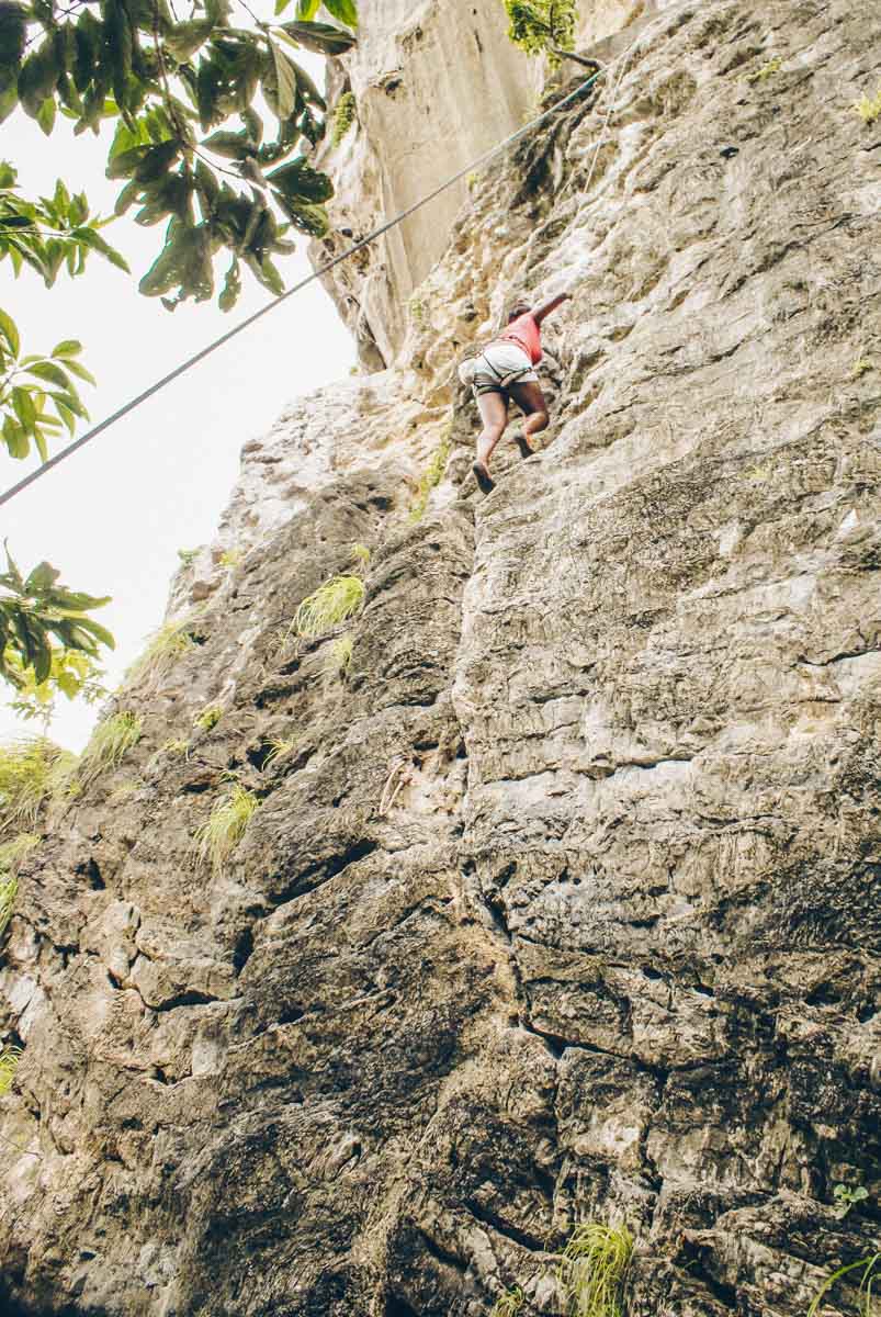 Julianna Barnaby, Railay'de kayalıklara tırmanıyor