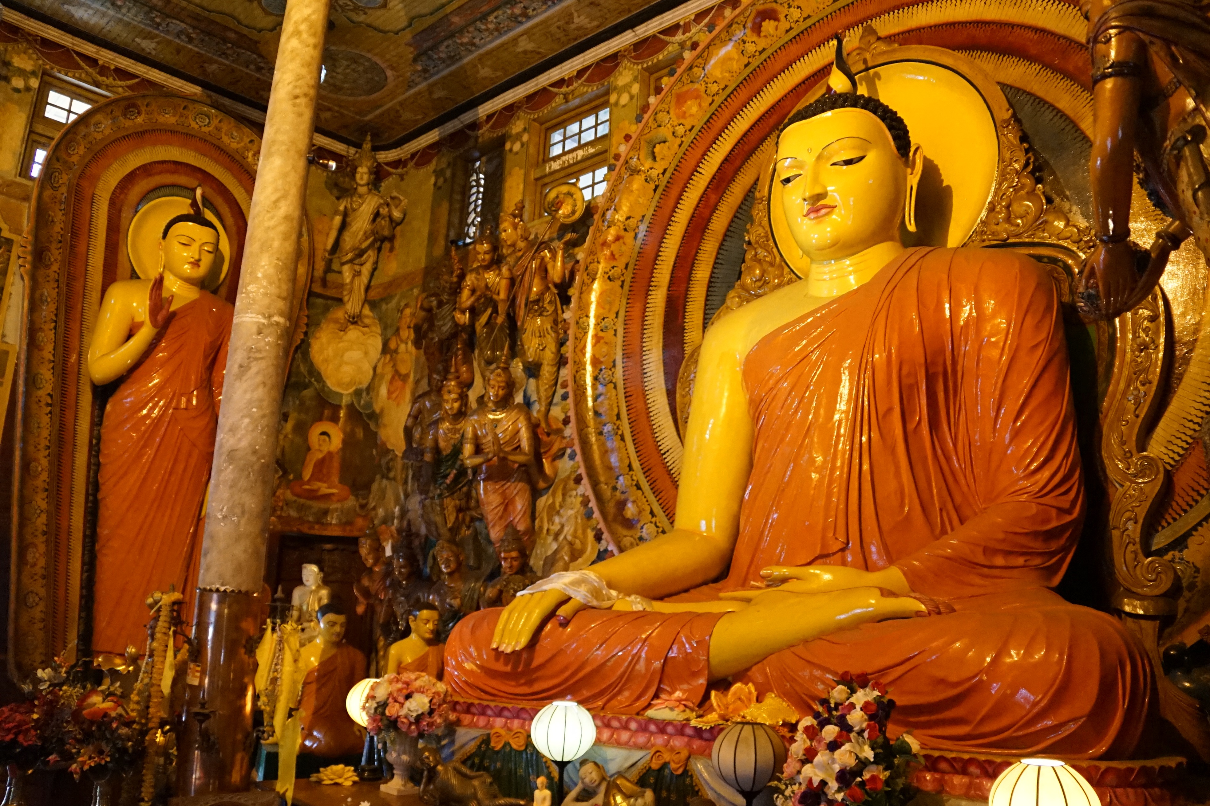 Gangaramaya_Temple_(Seated_Buddha_03)