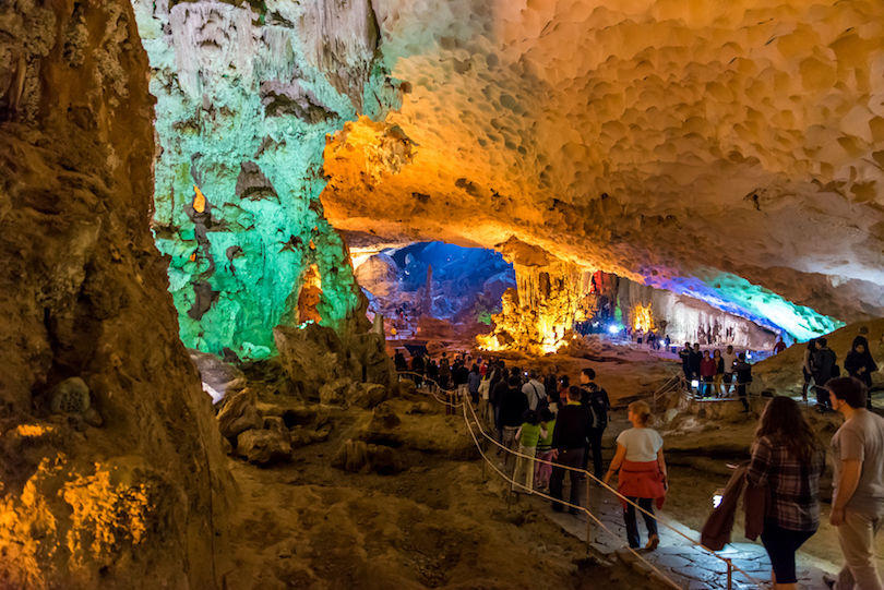 Sung Sot Mağarası
