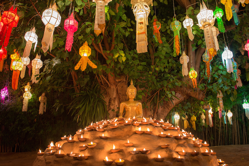 Wat Phan Tao tapınağı Chiang Mai'de altın buda