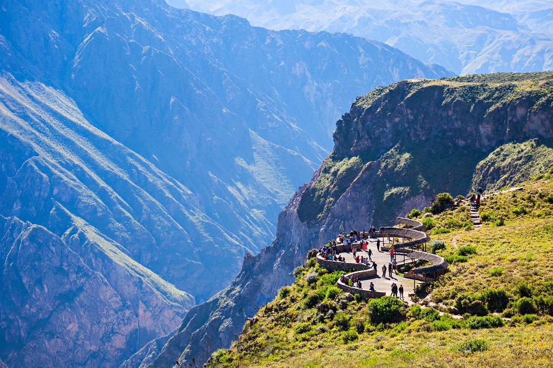 Turistler Cruz Del Condor Bakış Açısı, Colca Kanyonu - Peru