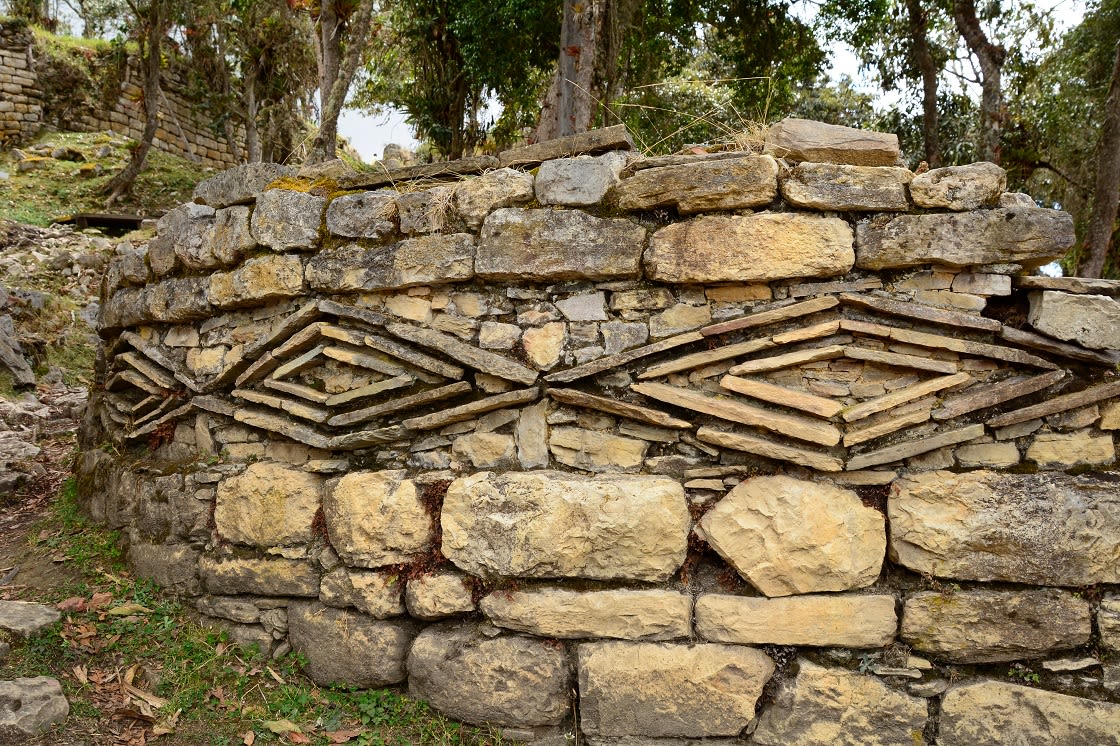 Kuelap Harabelerinde Taş Duvarlarda Güzel Dekoratif Tasarımlar