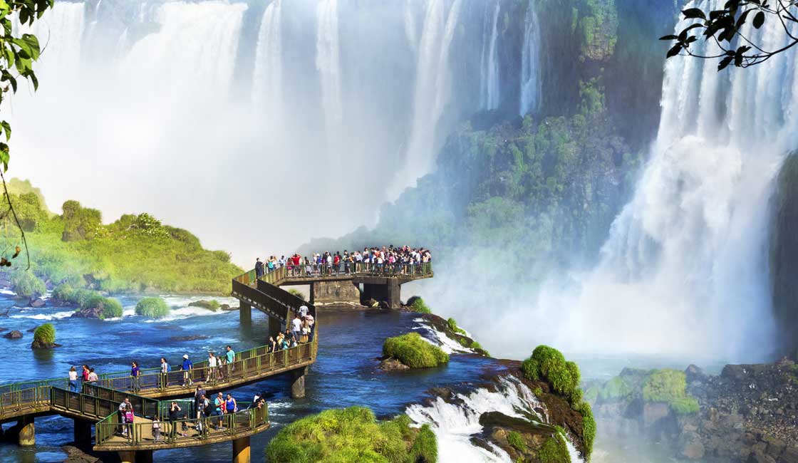 Iguazu Şelaleleri'nin gözlem platformu