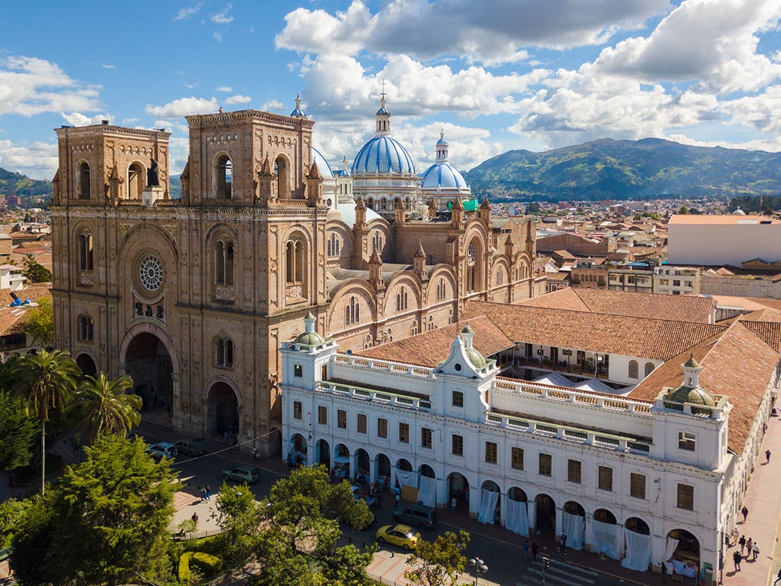 Cuenca'daki Immaculate Conception Katedrali'nin Havadan Görünümü