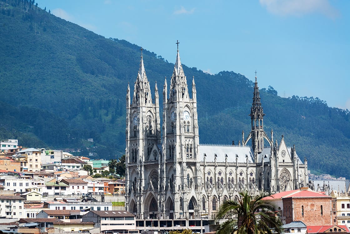 Tarihi Eski Kentin Üzerinde Yükselen Quito Ekvador Bazilikası