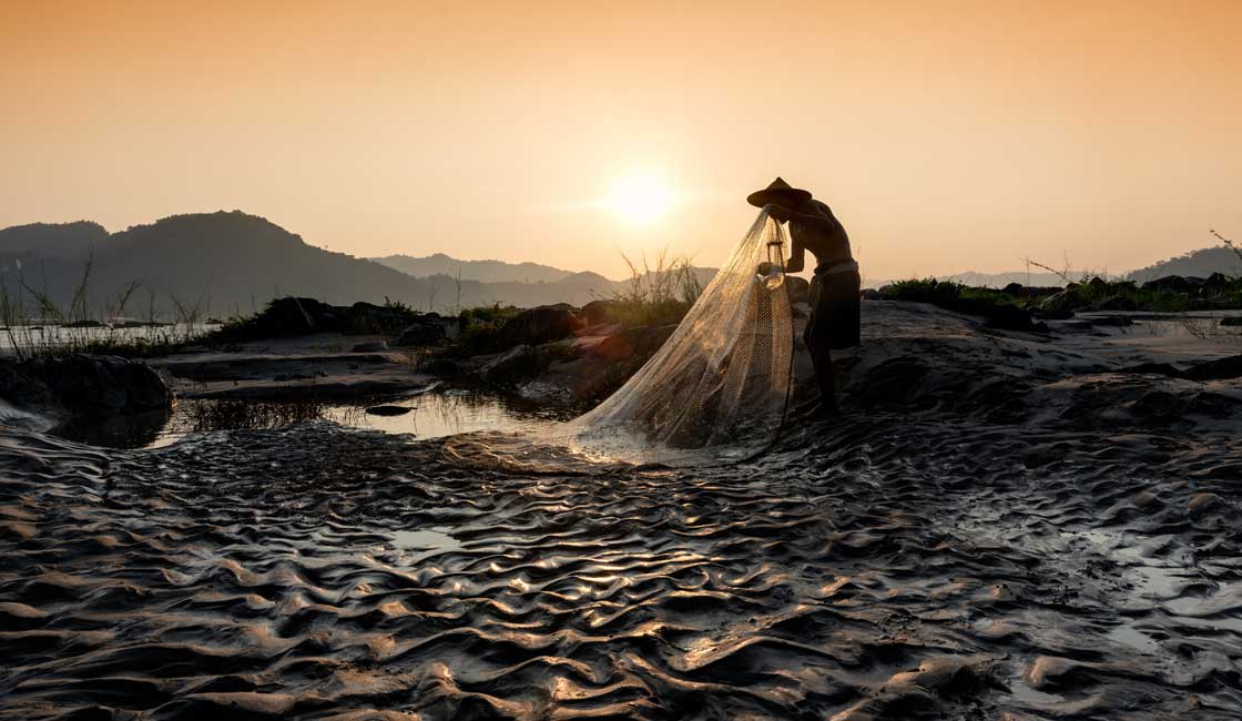 Mekong'da balıkçı