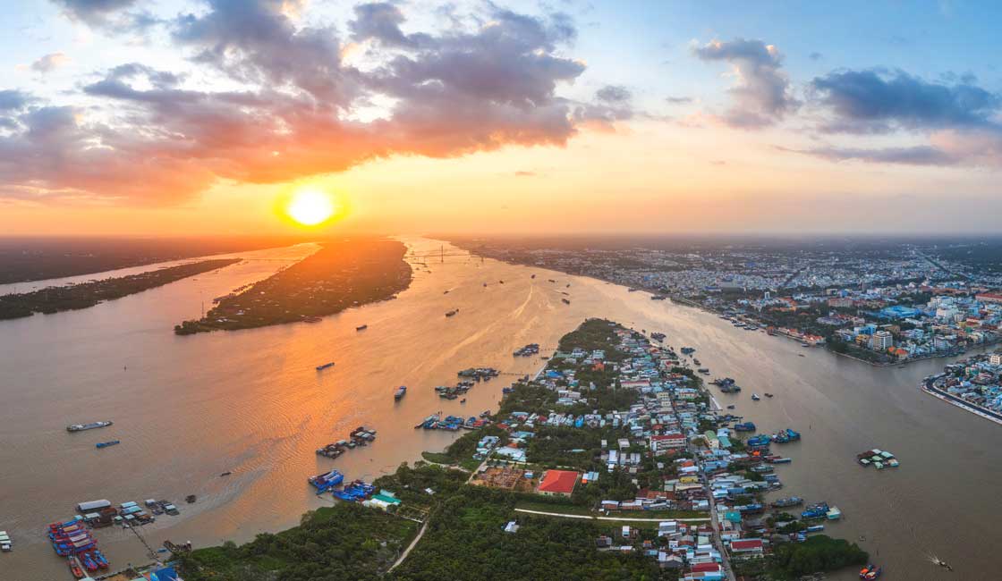Gün doğumunda Mekong Deltası