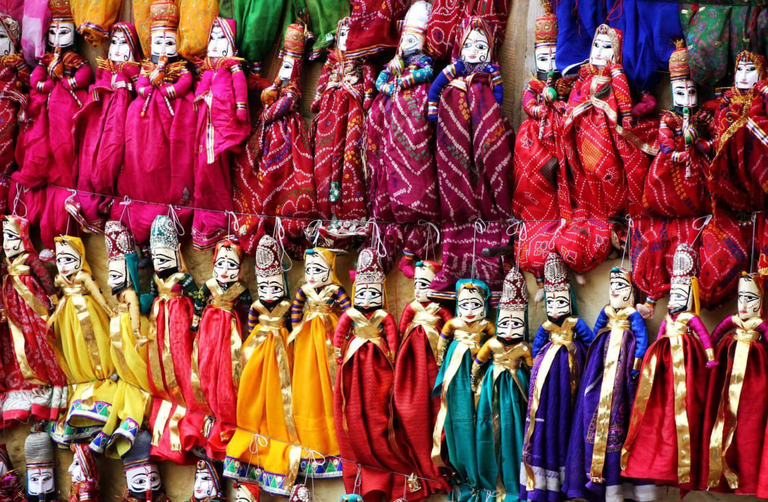 Jaipur'da satılık kuklalar