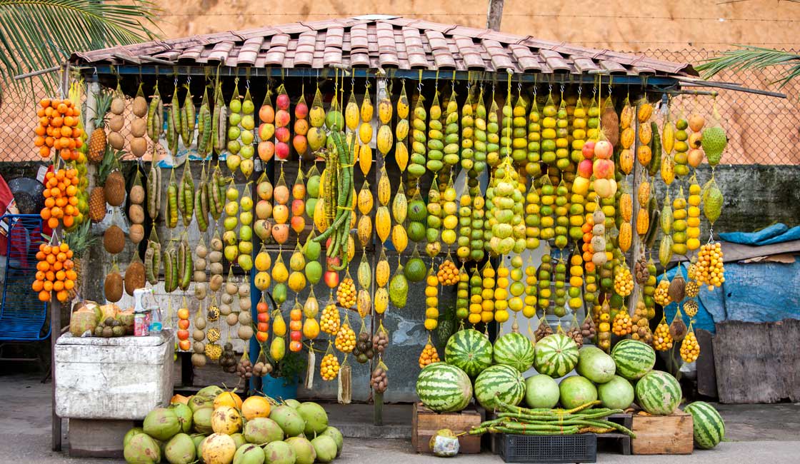 Manaus'ta meyve tezgahı