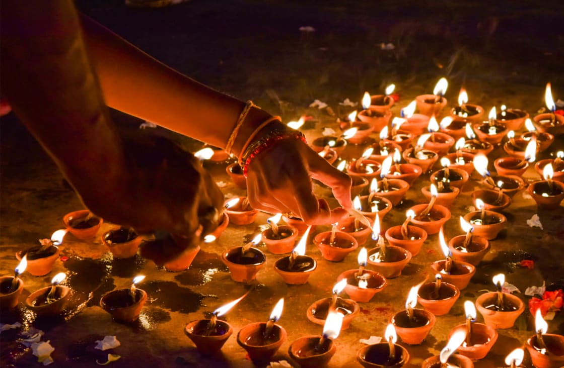 diwali hafif kil diyas (kandiller) kutlayan Kızılderililer