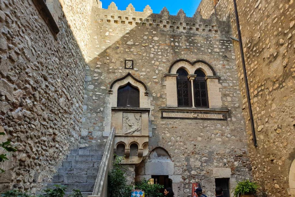 Palazzo Corvaia, Taormina'nın Görülecek Yerleri