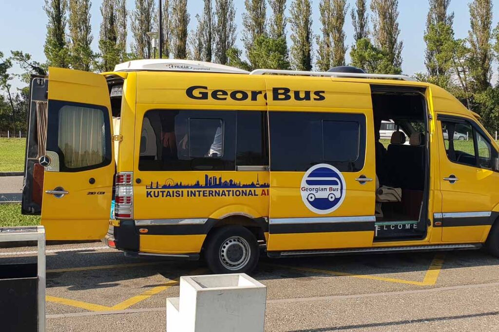 Gürcistan otobüsü