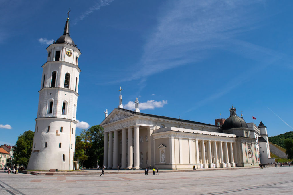 Katedral Meydanı, Vilnius Litvanya'da Nerede Kalınır?