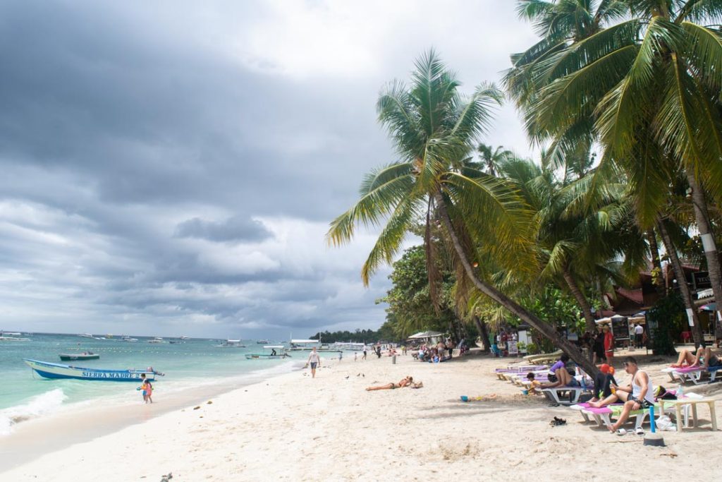Alona Plajı, Bohol Filipinler'de Gezilecek En İyi Yerler
