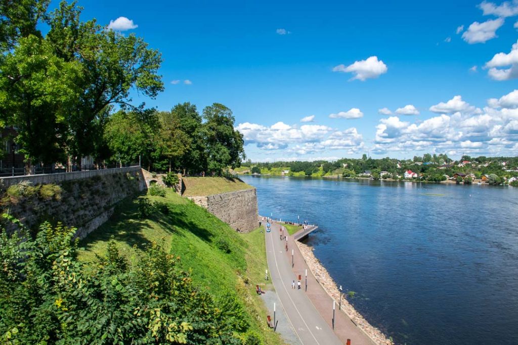 Narva Nehir Kıyısı