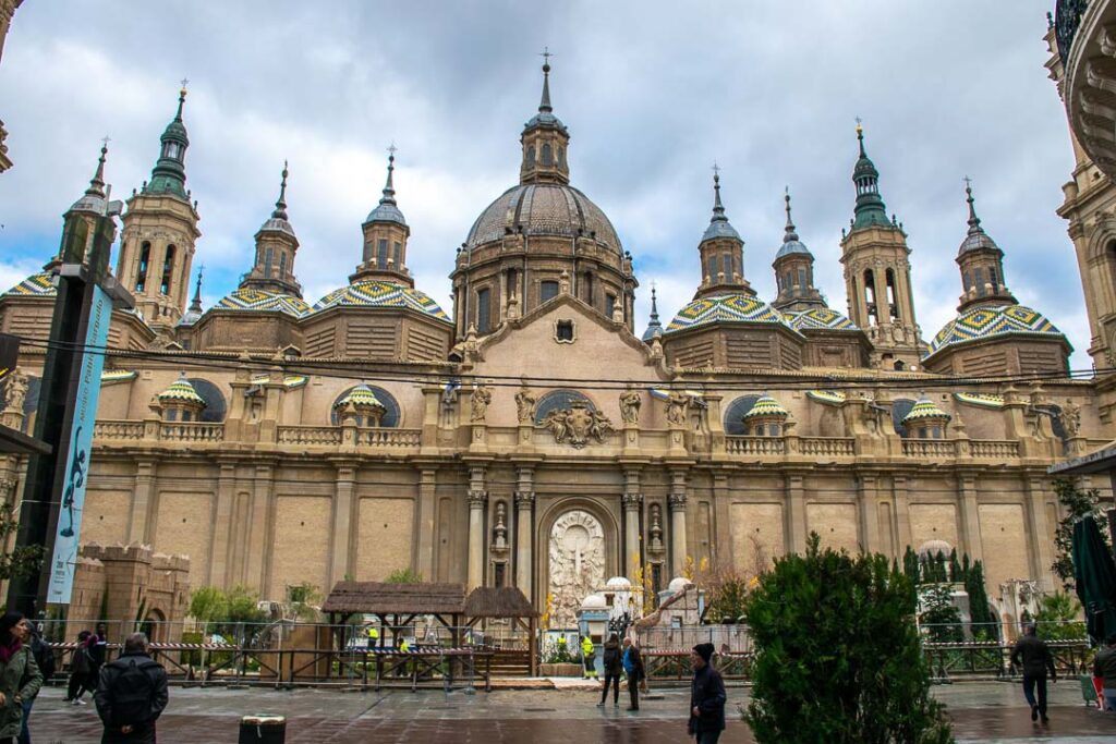 Zaragoza Bazilikası'nı ziyaret etmek