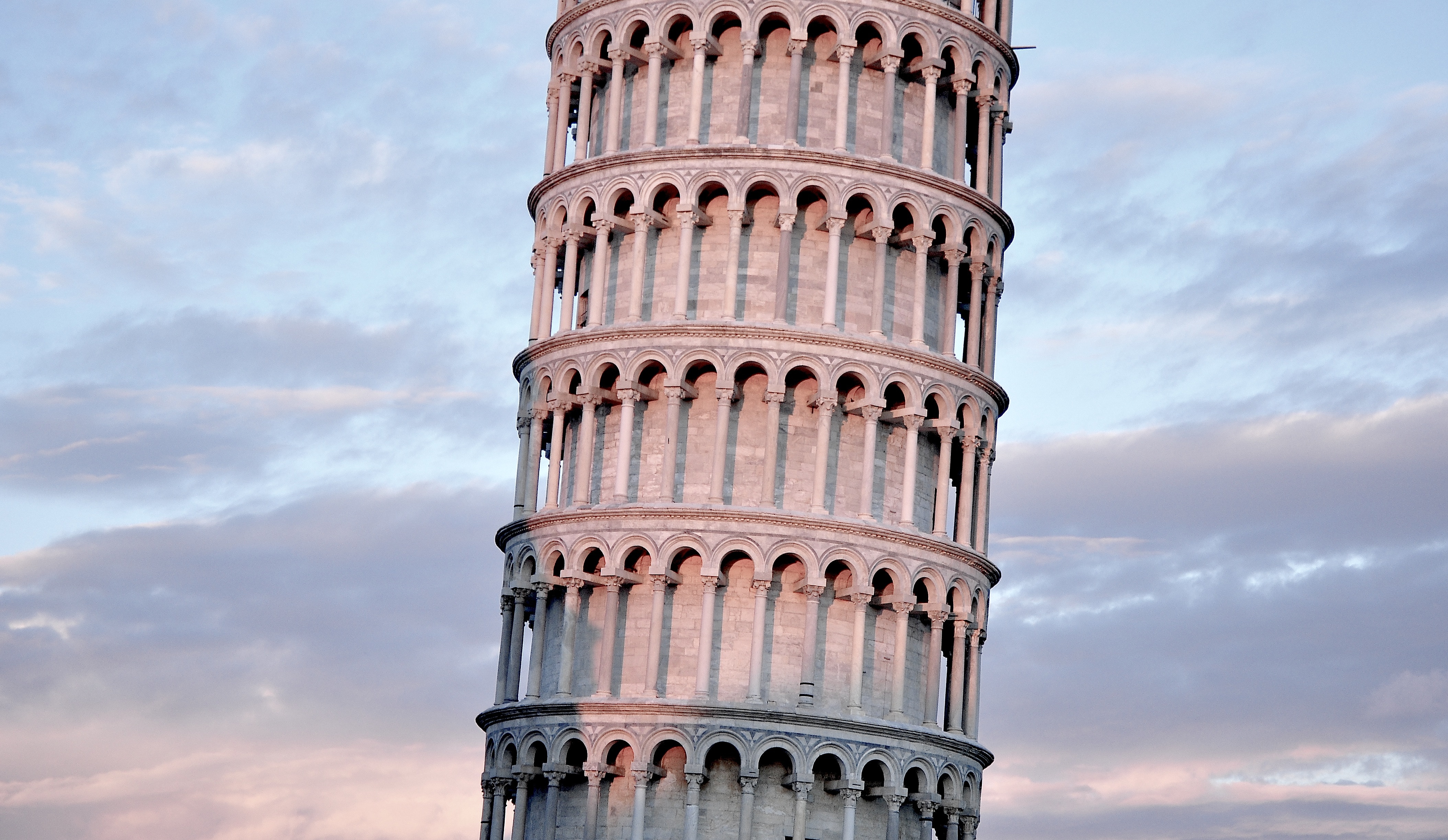 Eğik Pisa kulesi, İtalya'nın en ünlü yerlerinden biridir.  diğerlerini tahmin edebilir misin