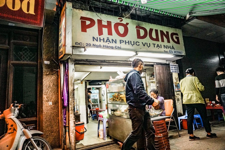 Pho Gübre!  Hanoi, Vietnam'a mı gidiyorsunuz?  Yapılacaklar listenizin başında bir sokak yemeği turu olmalı.  Old Quarter'ın nihai kendi kendine rehberli sokak yemeği turu.  kaçırmayın!  #seyahat #vietnam #yemek