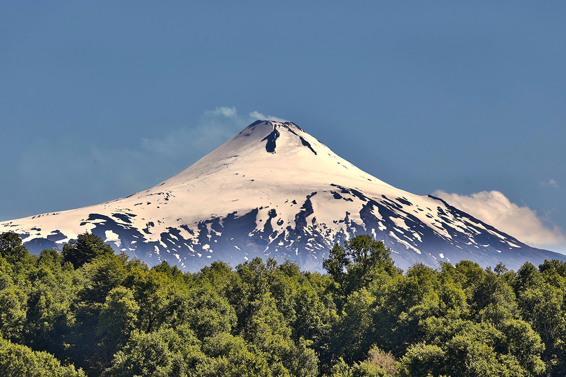 Şili'deki Pucon Şehrinin Villarrica Volkanı