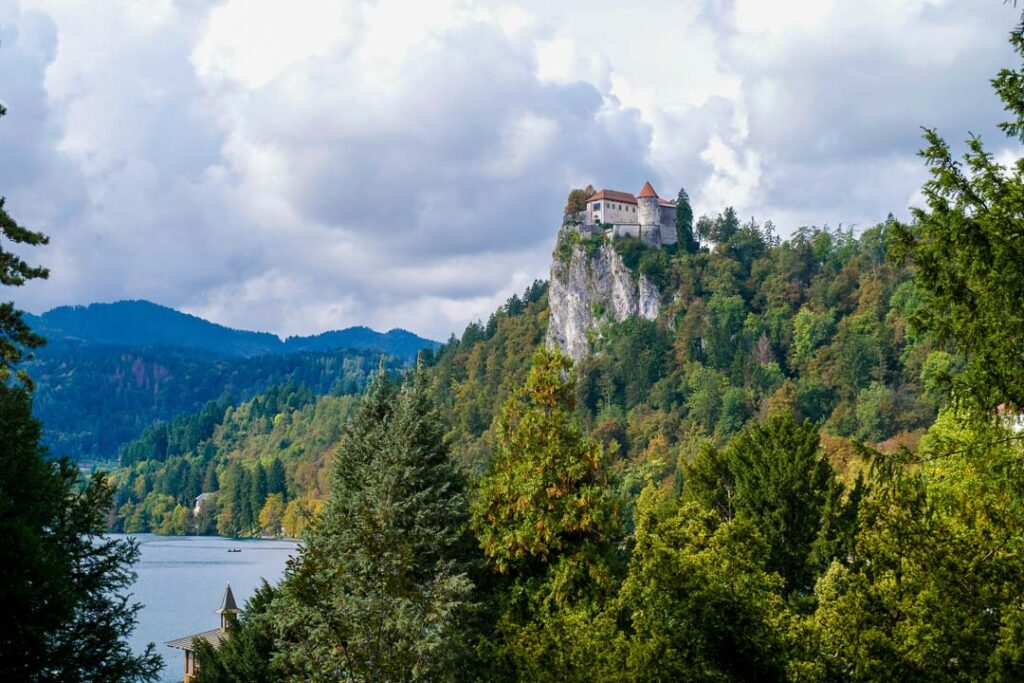 Gölün Üzerindeki Bled Kalesi, Slovenya Ziyareti