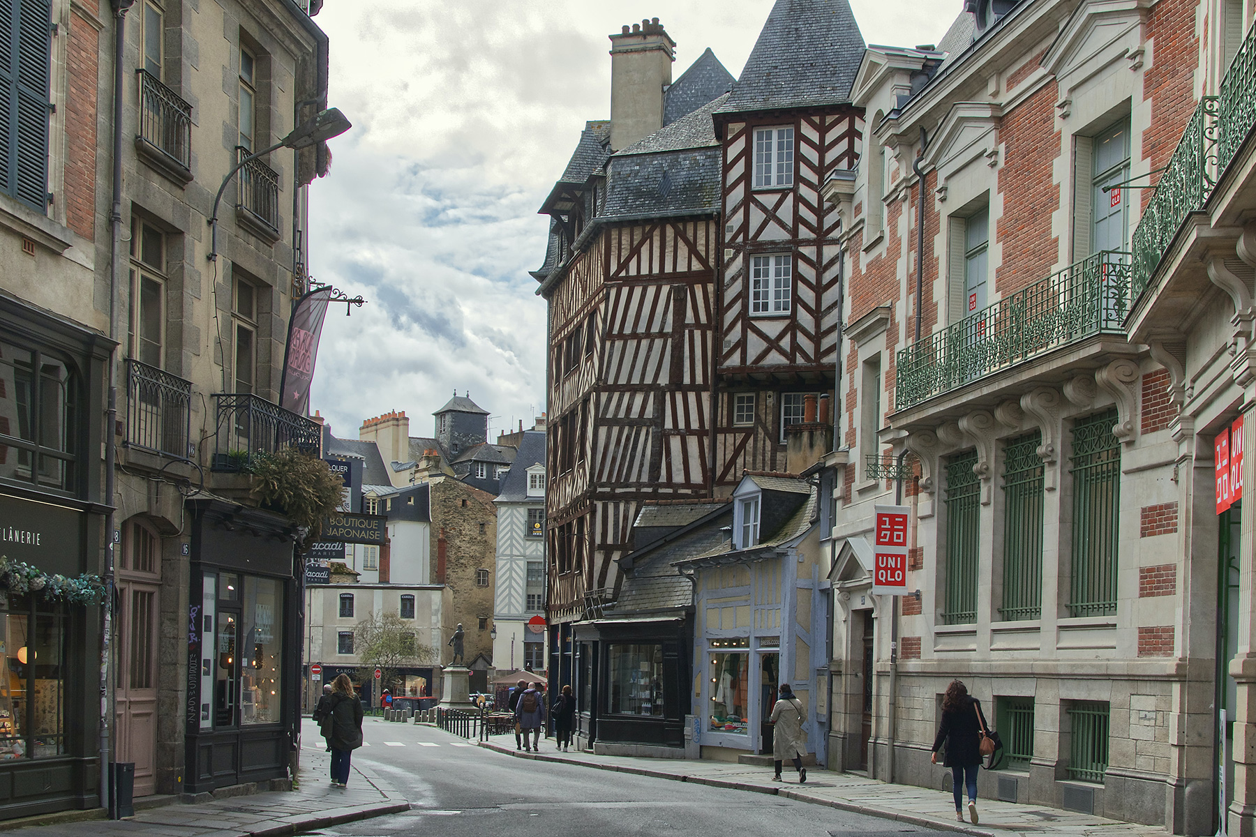 Tarihi binalarla Rennes'in merkezi